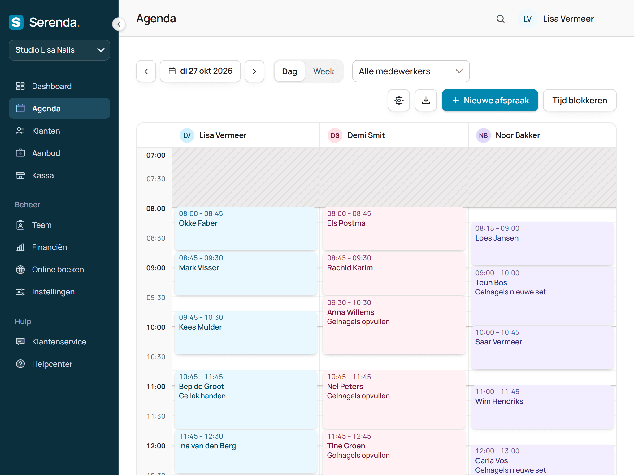 De agenda van een nagelstudio in Serenda op een tablet: een dag met gelnagels en gellak per stylist